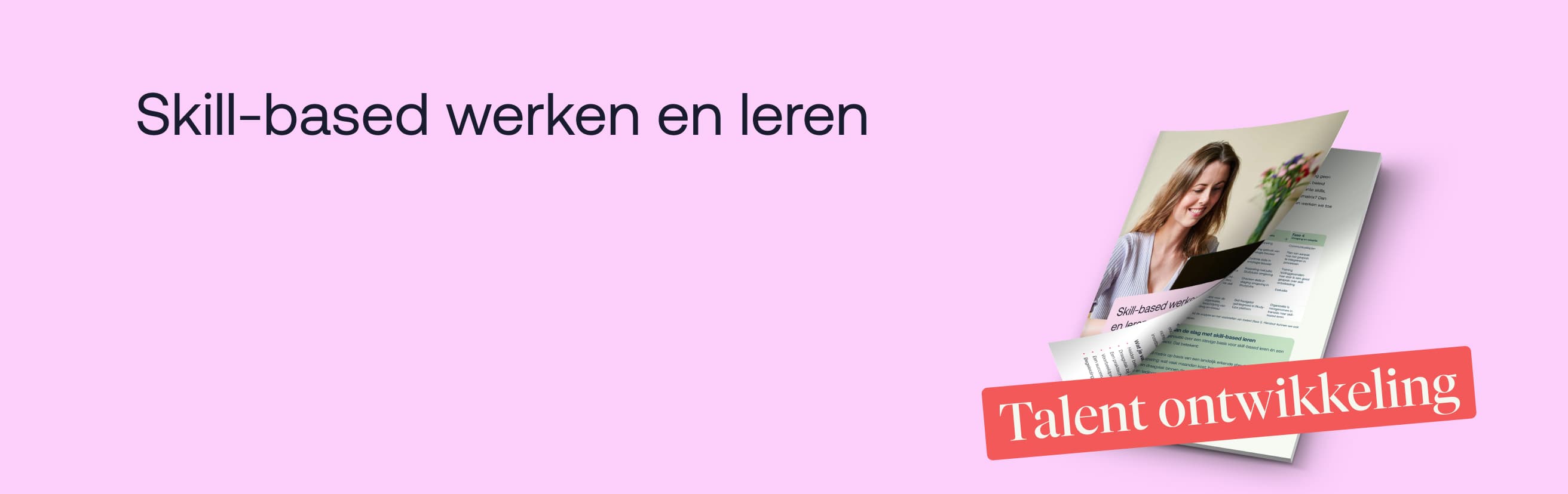 Brochure met tekst 'Skill-based werken en leren' en het woord 'Talentontwikkeling' onder een vrouw op de cover
