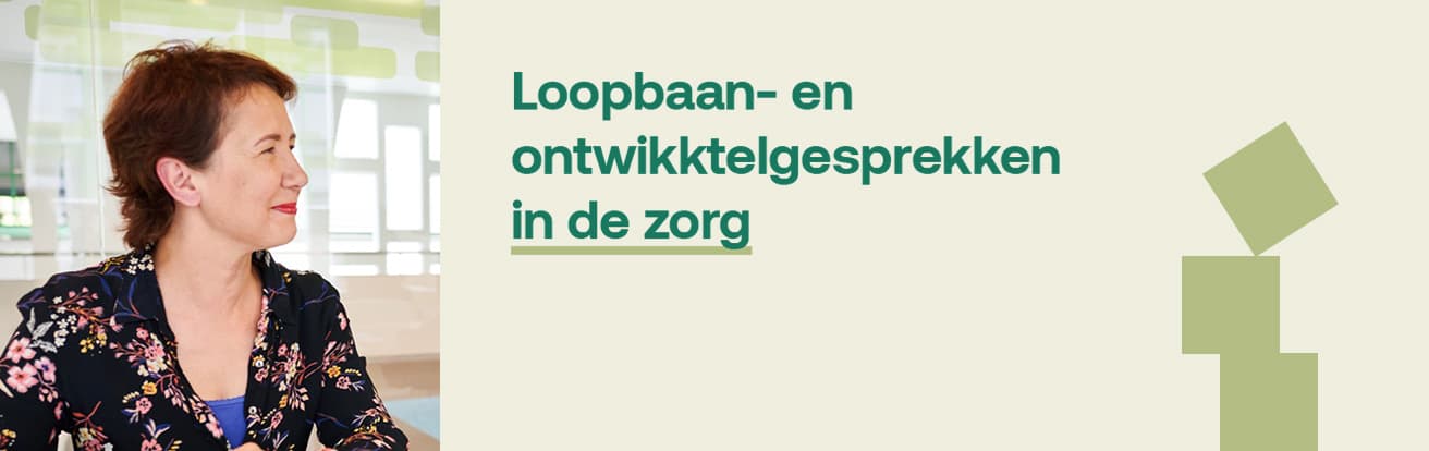 Vrouw kijkt naar rechts naast tekst 'Loopbaan- en ontwikkelgesprekken in de zorg' op een beige achtergrond