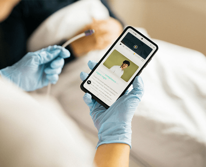 Zorgverlener leert via mobiele telefoon op de werkplek